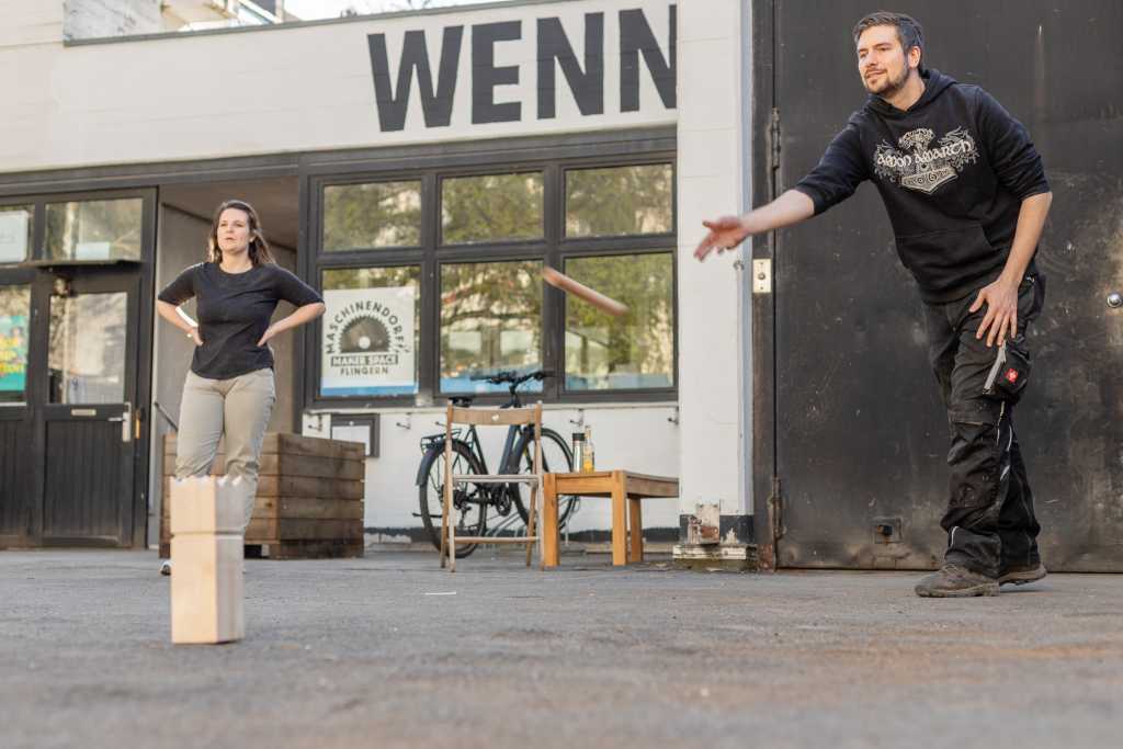 Kubb-Spiel in Aktion