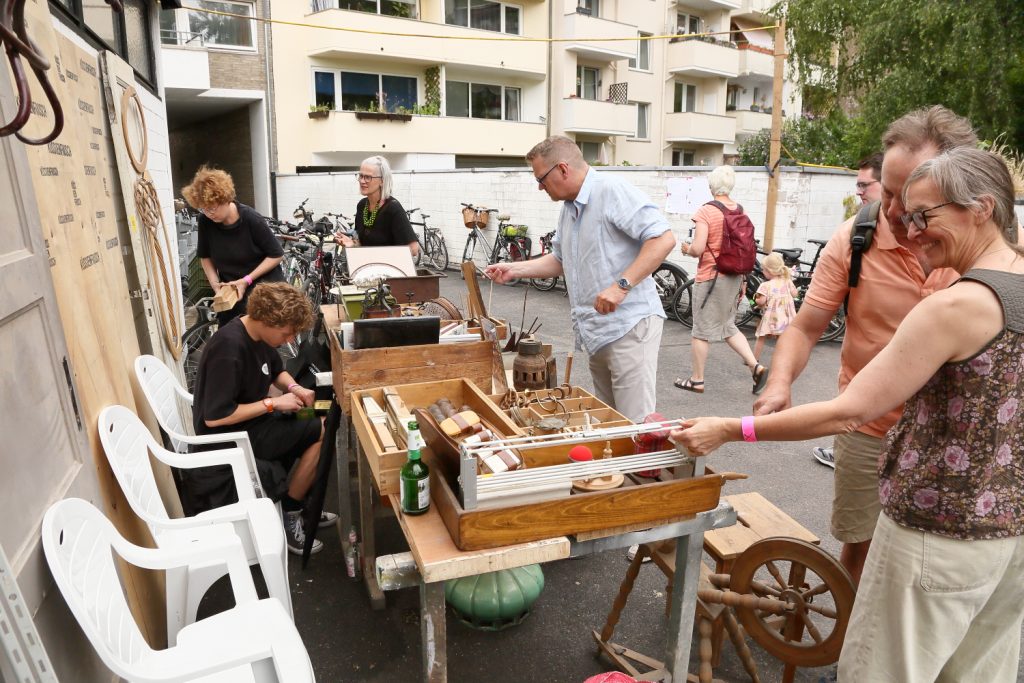 Flohmarkststand von KÜSSDENFROSCH