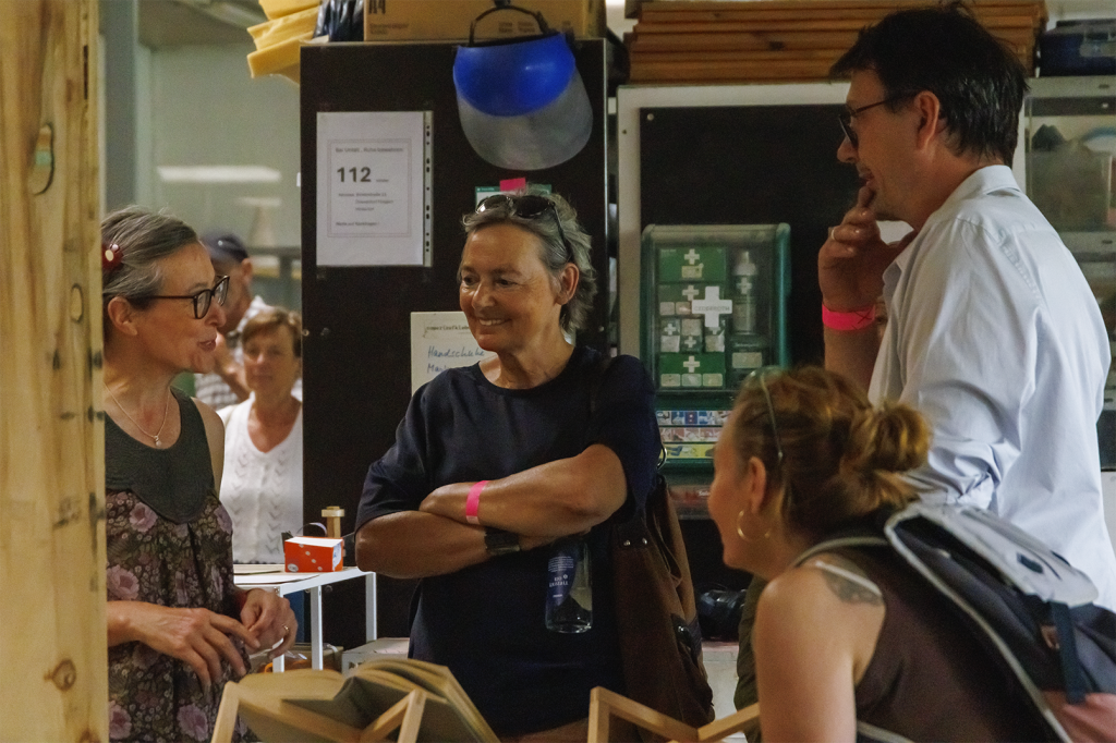 Gäste in der Holzwerkstatt